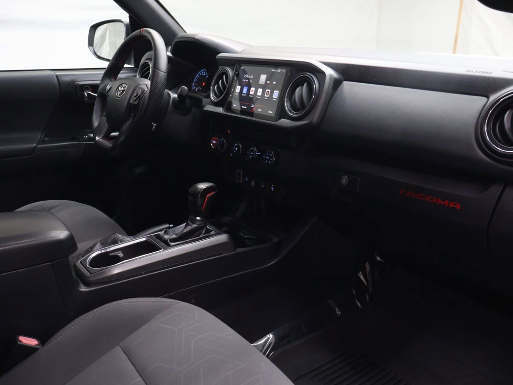 Used 2019 Toyota Tacoma TRD Sport image 10