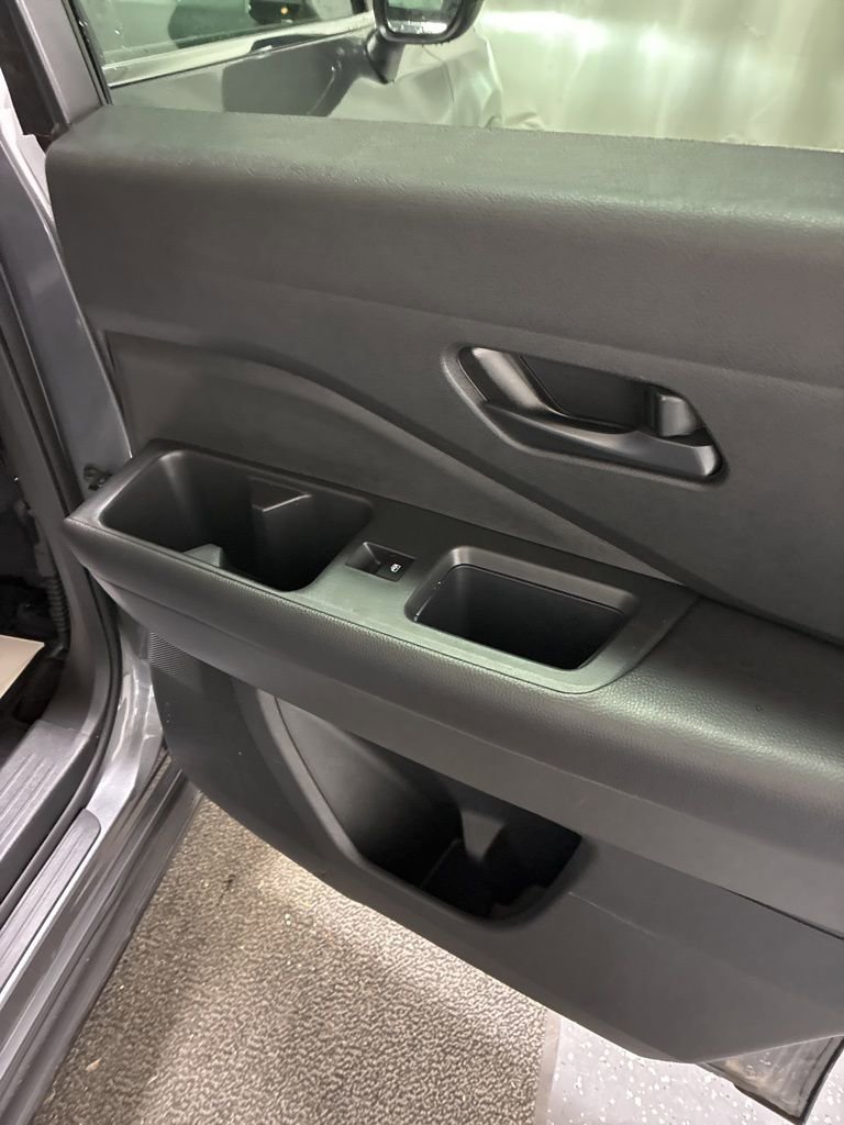 Used 2024 Nissan Pathfinder S image 24