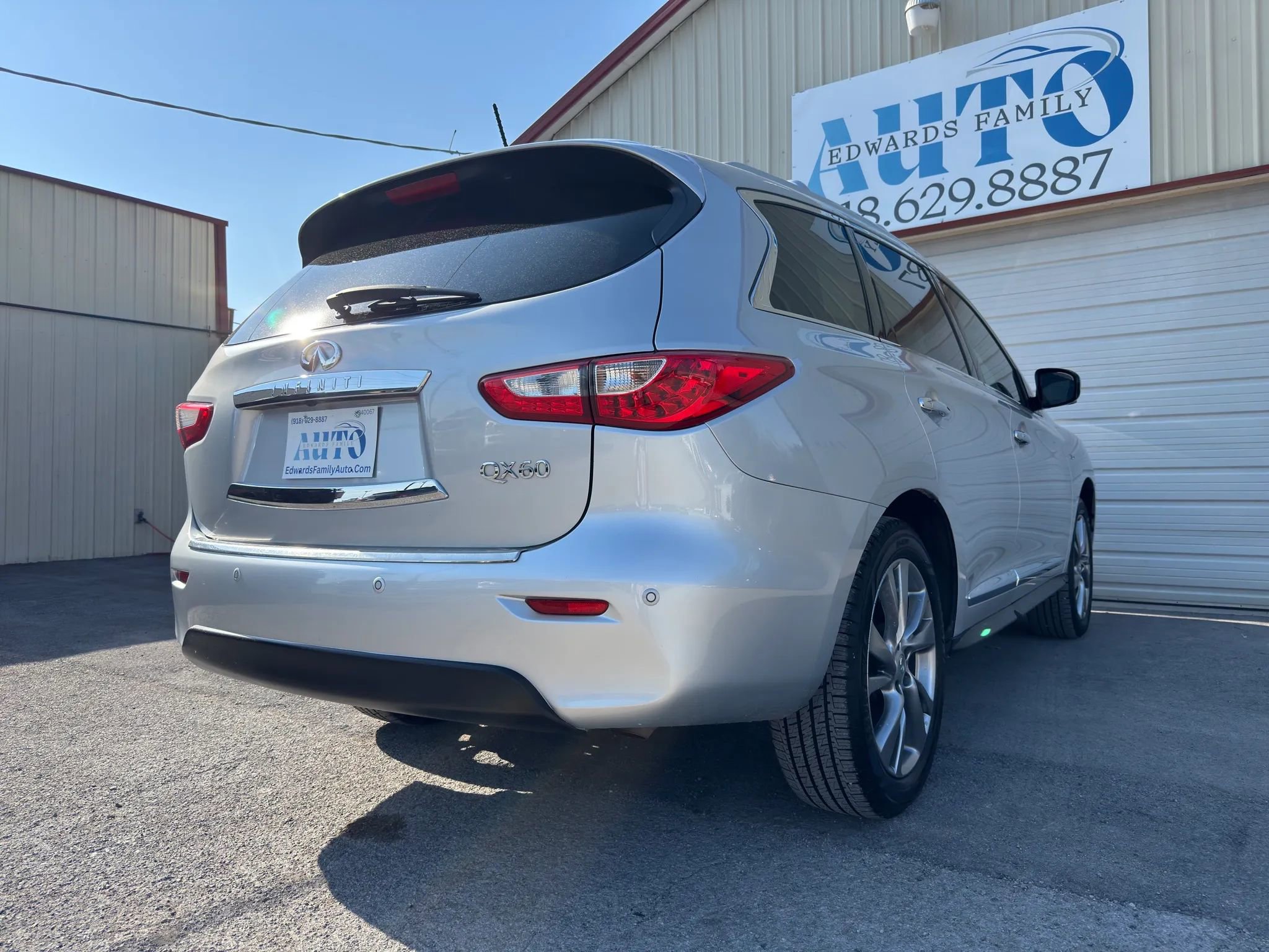 Used 2014 INFINITI QX60 Luxe w/ Deluxe Touring Package AWD/4WD image 29