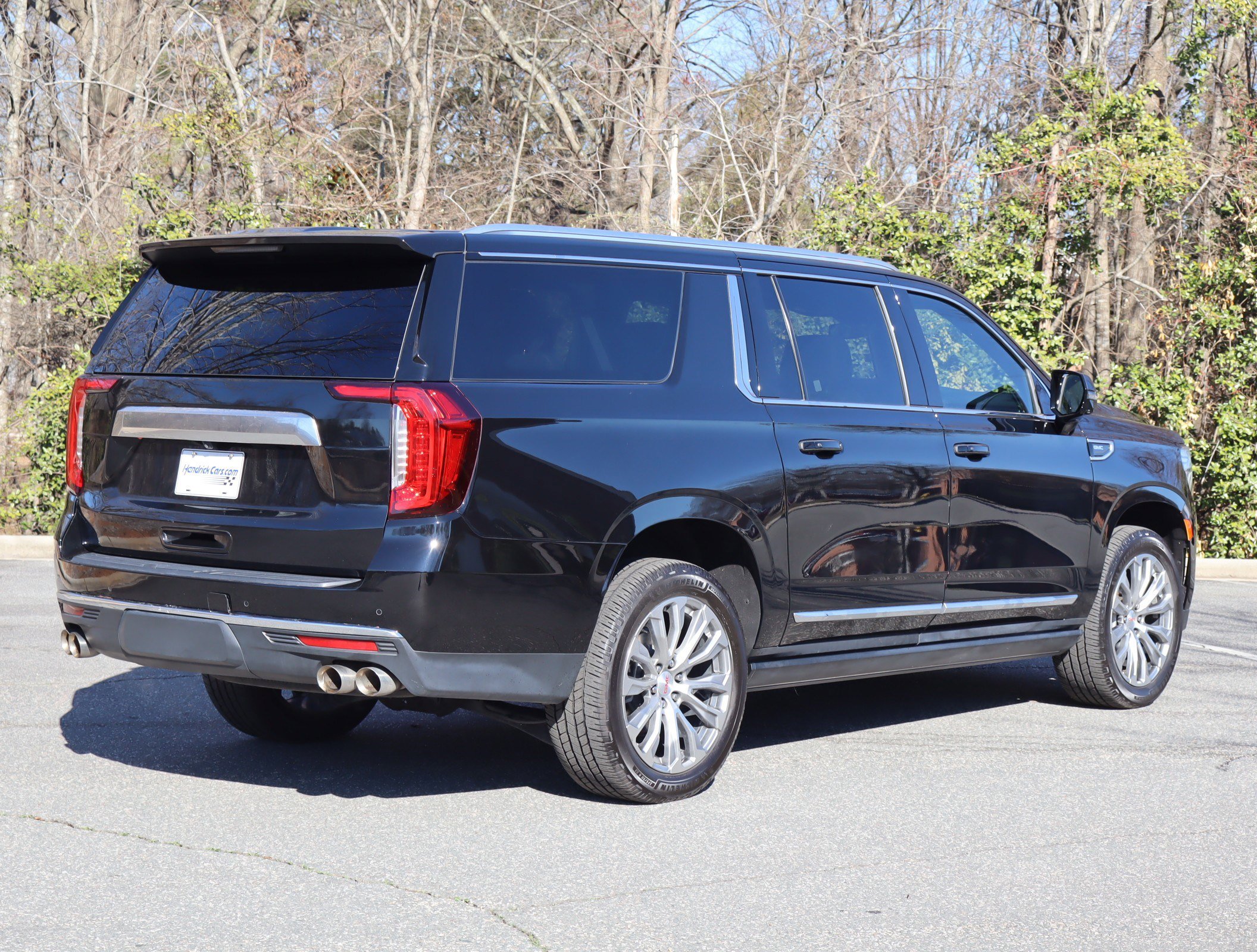 Used 2023 GMC Yukon XL Denali AWD/4WD image 9