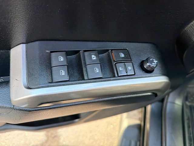 Used 2021 Toyota Tacoma SR5 AWD/4WD image 16