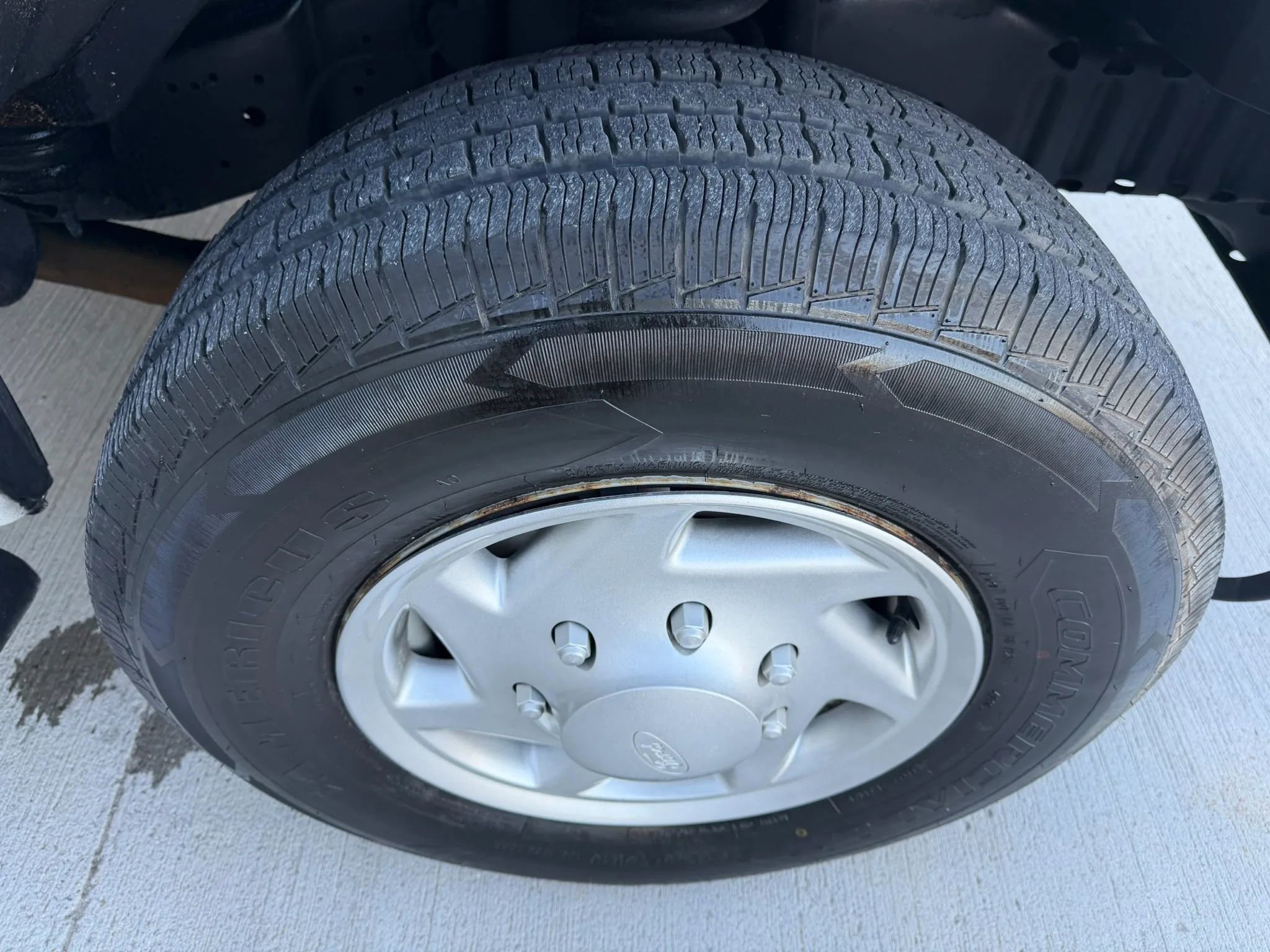 Used 2014 Ford E-250 and Econoline 250 Van 3D w/ Power Group image 26