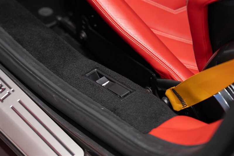 Used 2015 Ferrari 458 Italia Coupe RWD image 8