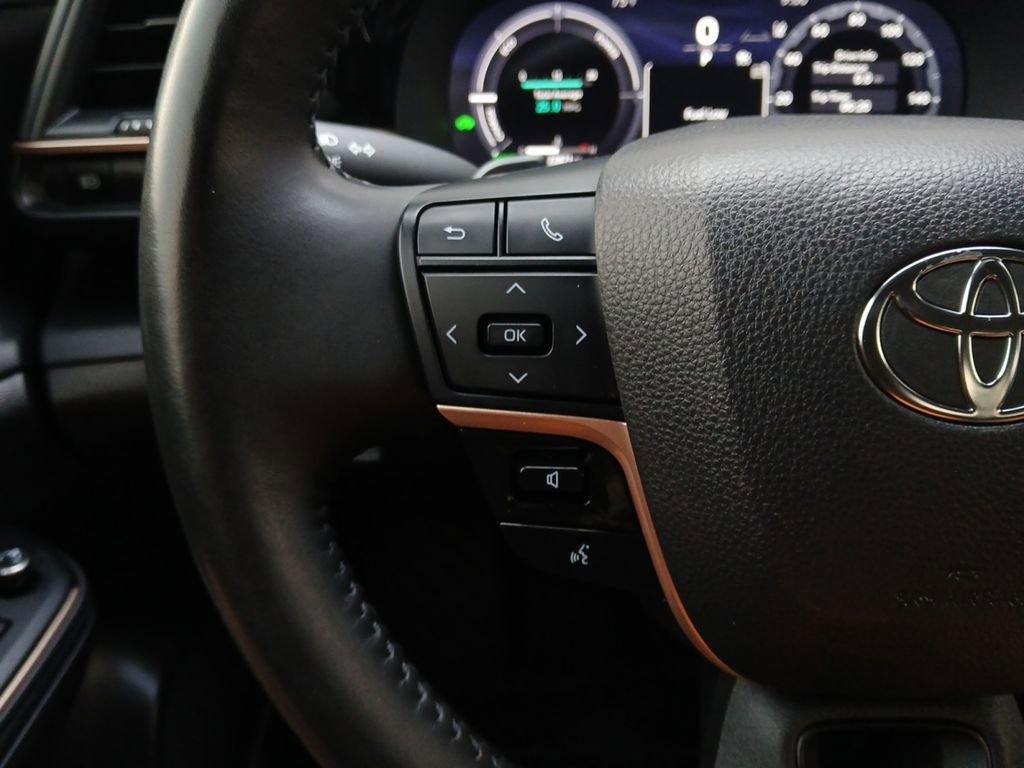 Used 2023 Toyota Crown Platinum AWD/4WD image 11