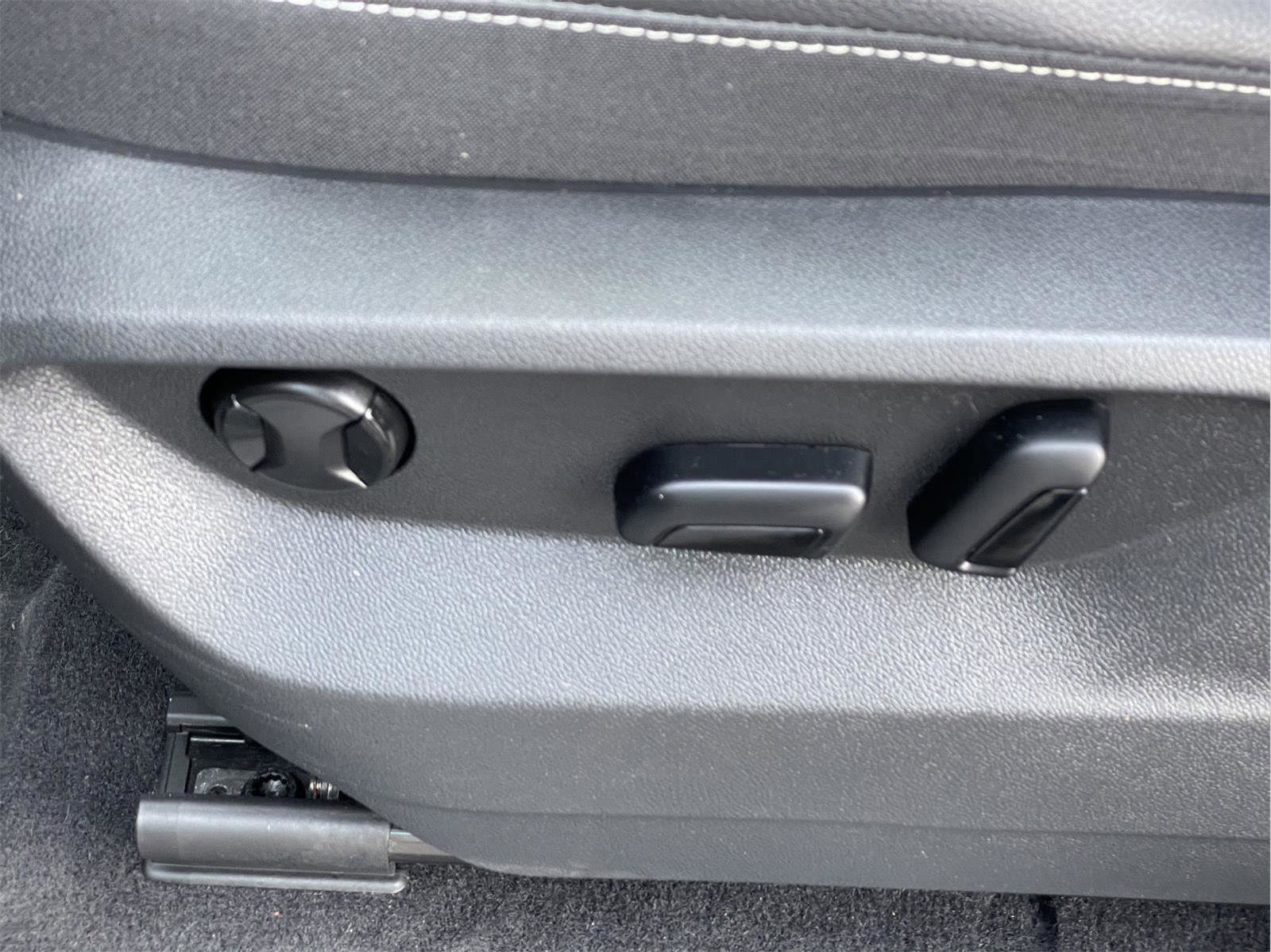 Used 2023 Volkswagen Atlas SE image 25