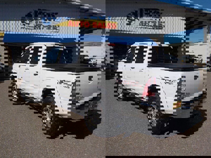 Used 2015 Toyota Tacoma 4x4 Double Cab w/ TRD Off-Road Package image 5