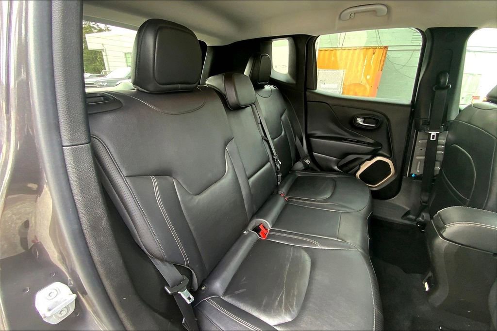Used 2016 Jeep Renegade Limited image 19