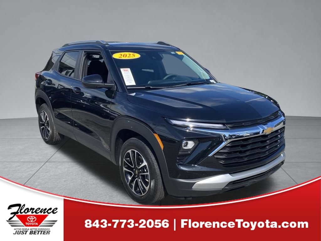 Used 2025 Chevrolet TrailBlazer LT AWD/4WD image 1