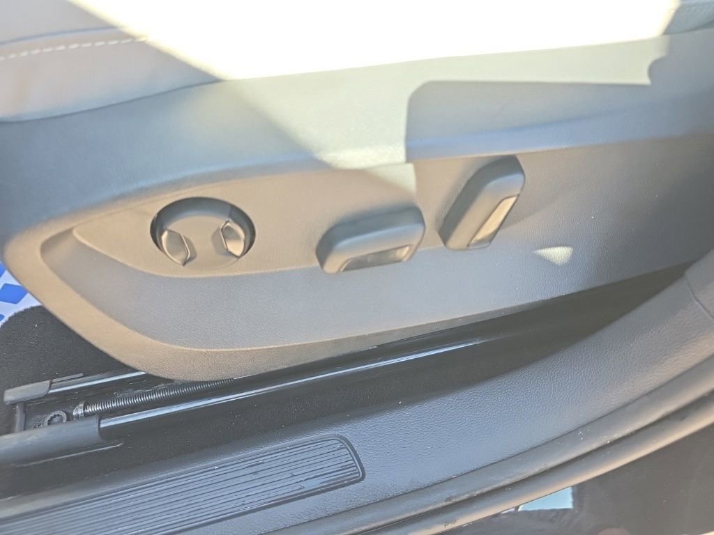 Used 2024 Volkswagen Taos SE image 20