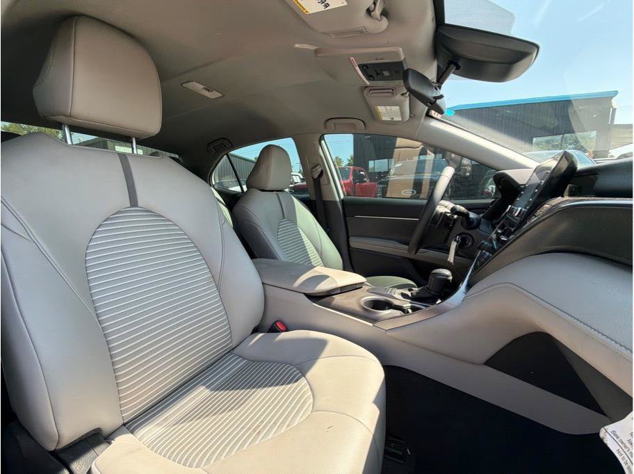 Used 2023 Toyota Camry SE FWD image 4