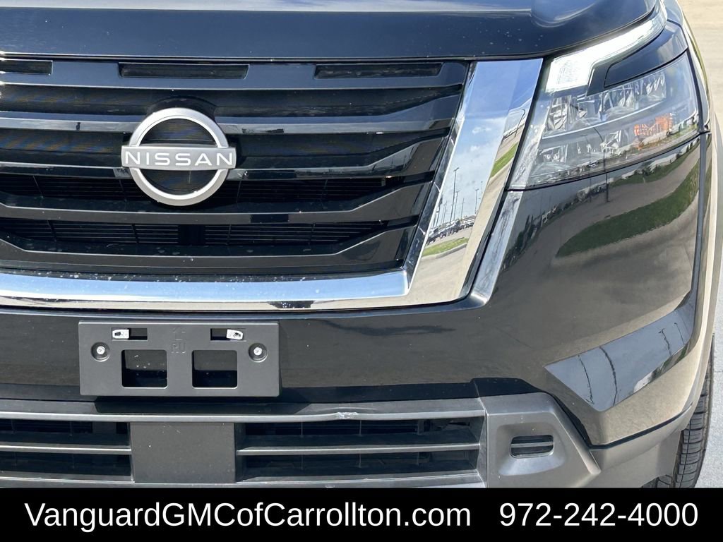 Used 2025 Nissan Pathfinder SV image 4
