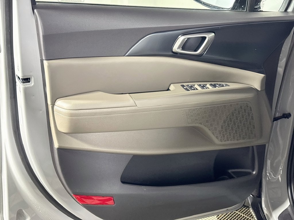 New 2027 Kia Carnival LX FWD image 10