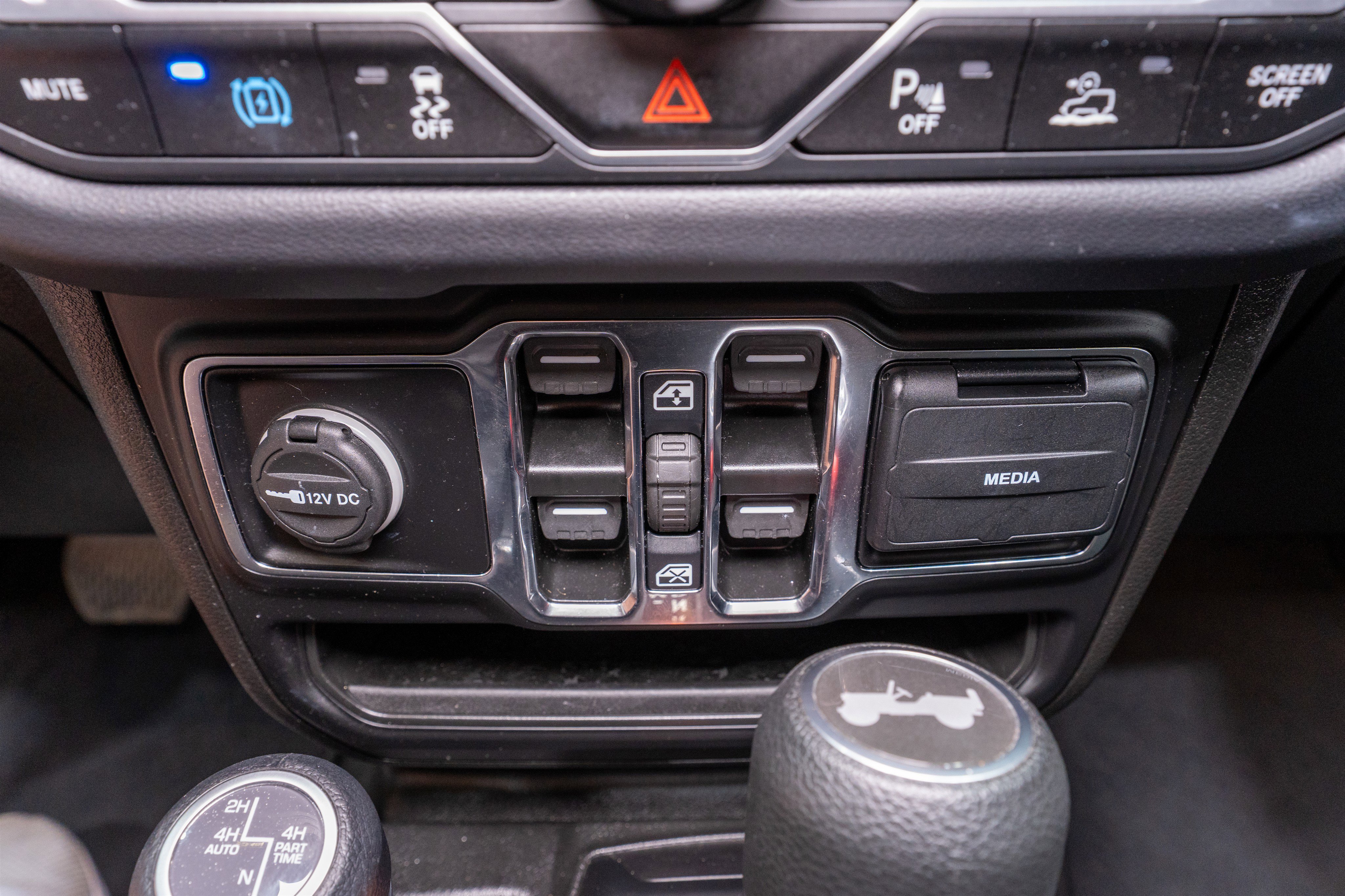 Used 2025 Jeep Wrangler Sahara w/ Safety Group image 22