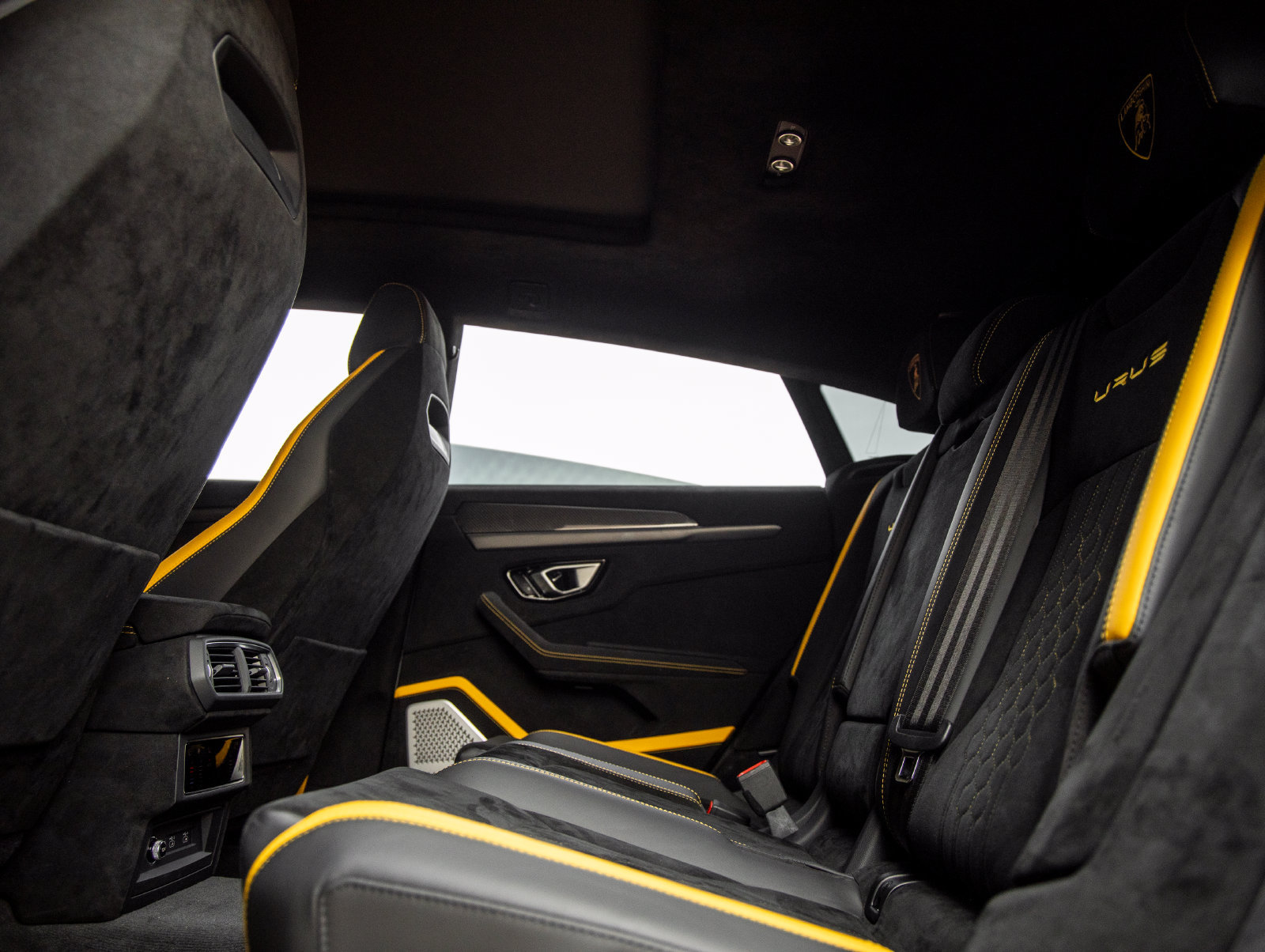 Used 2024 Lamborghini Urus Performante AWD/4WD image 43