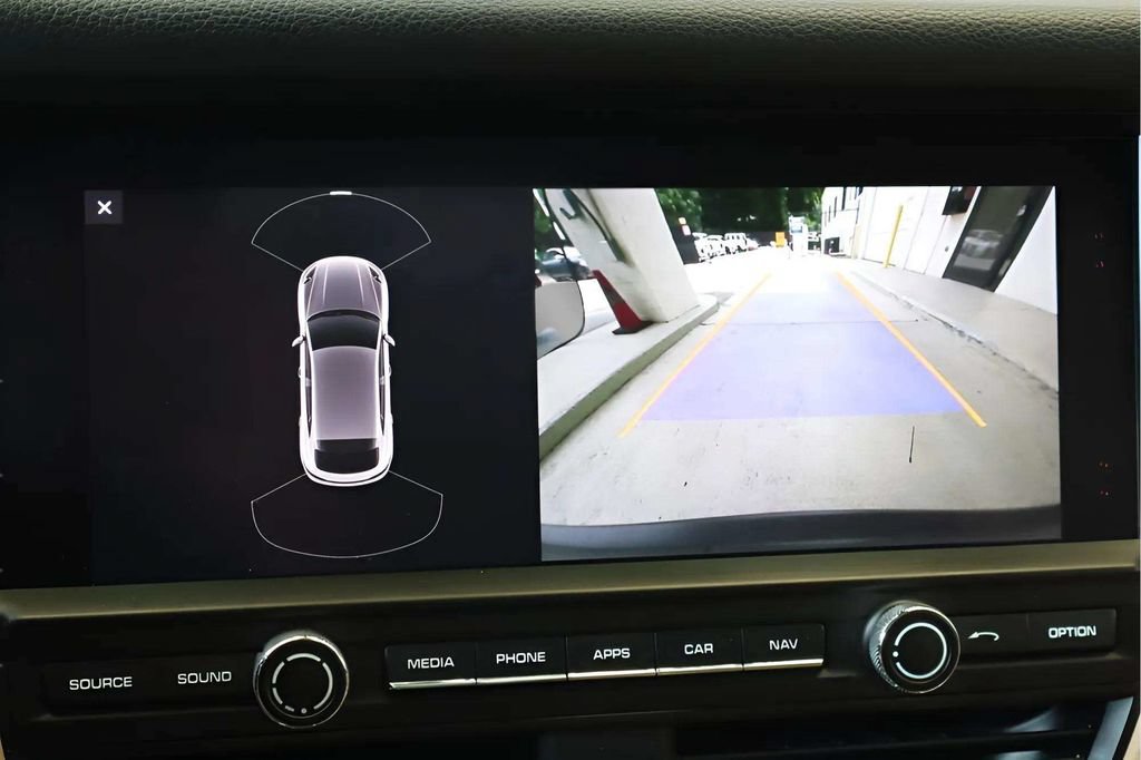 Used 2019 Porsche Macan AWD/4WD image 23