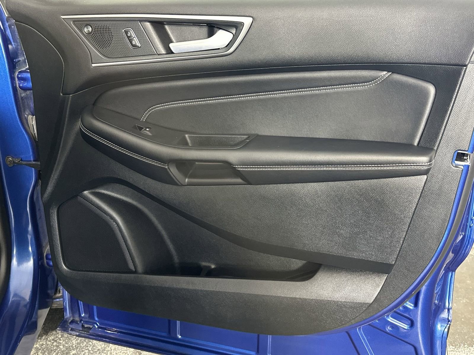 Used 2024 Ford Edge Titanium image 29