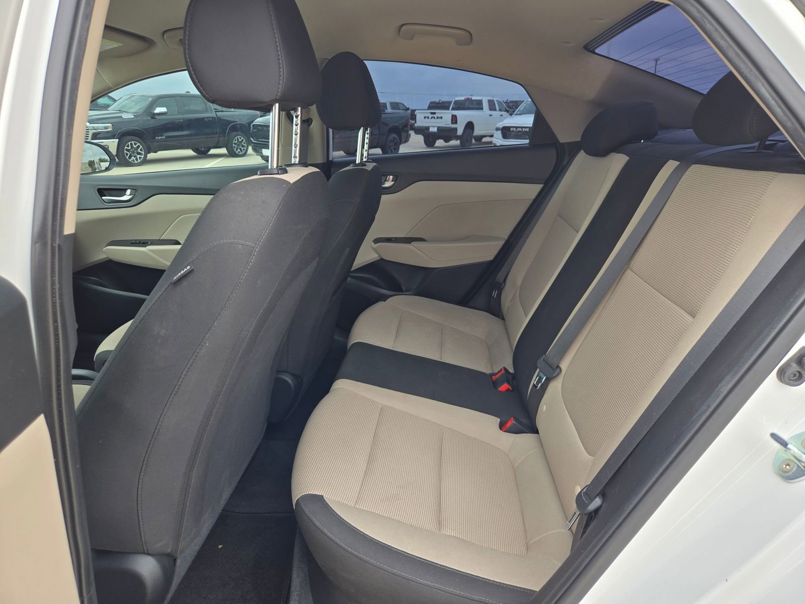 Used 2022 Hyundai Accent SEL FWD image 14