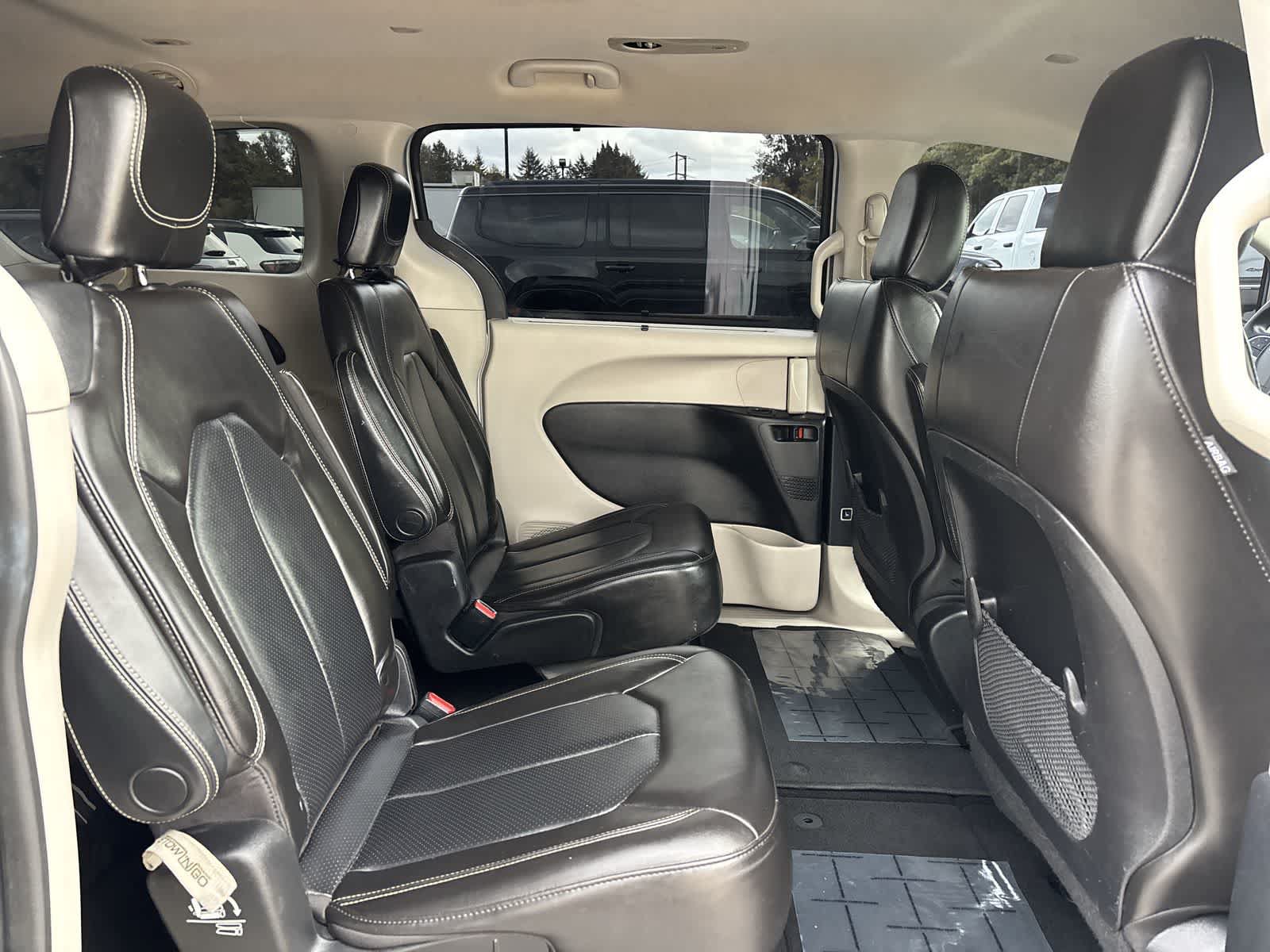Certified 2020 Chrysler Voyager Lxi FWD image 6