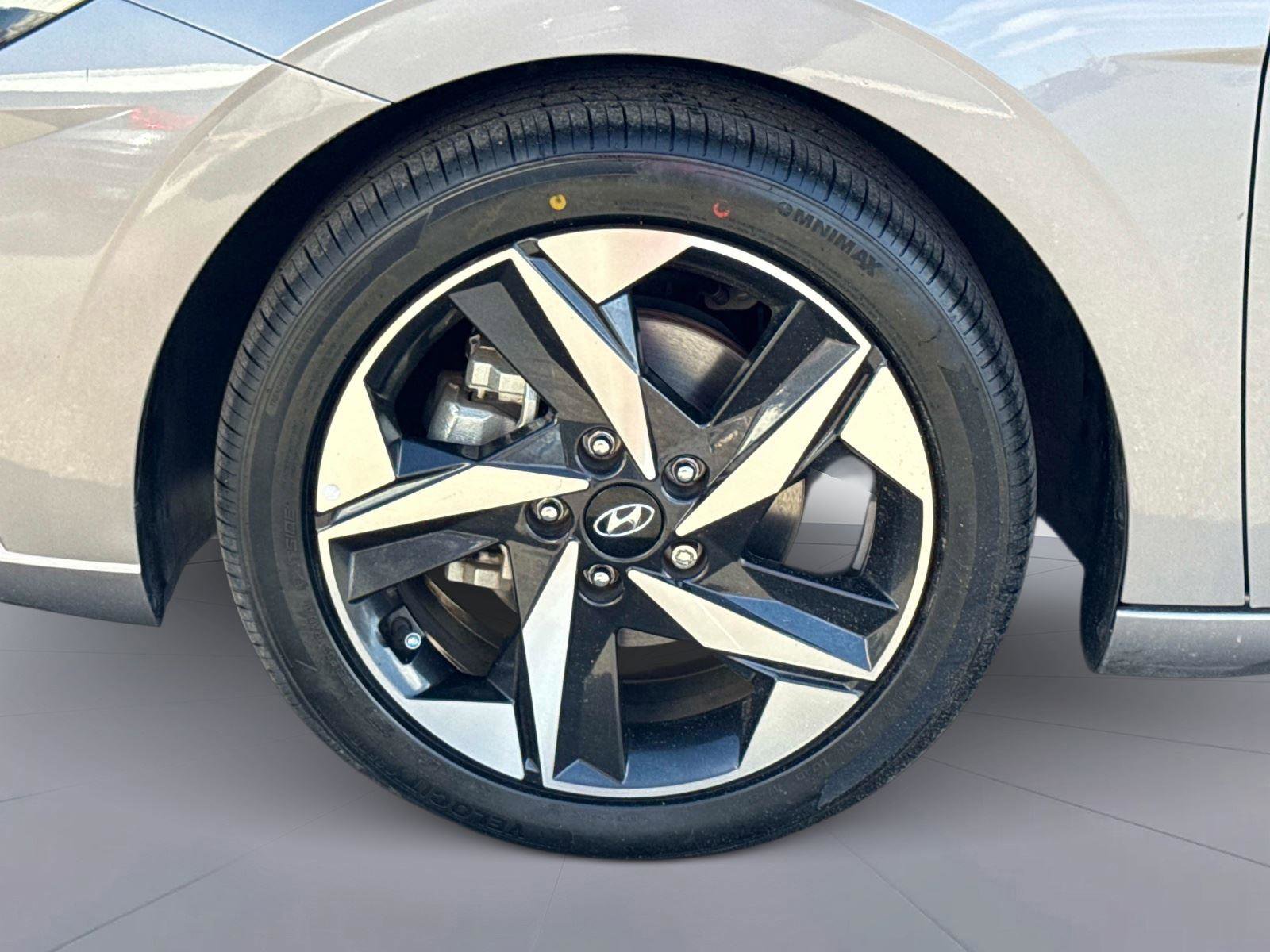 Used 2023 Hyundai Elantra SEL w/ Convenience Package image 11