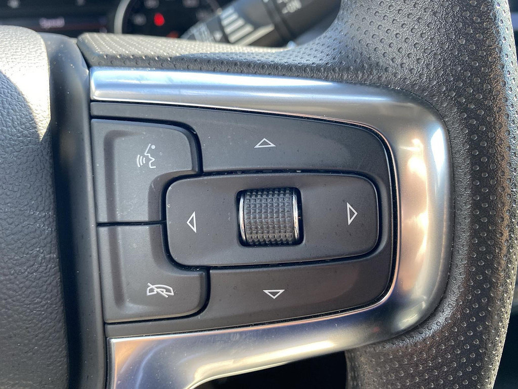 Used 2025 Chevrolet Blazer LT AWD/4WD image 28