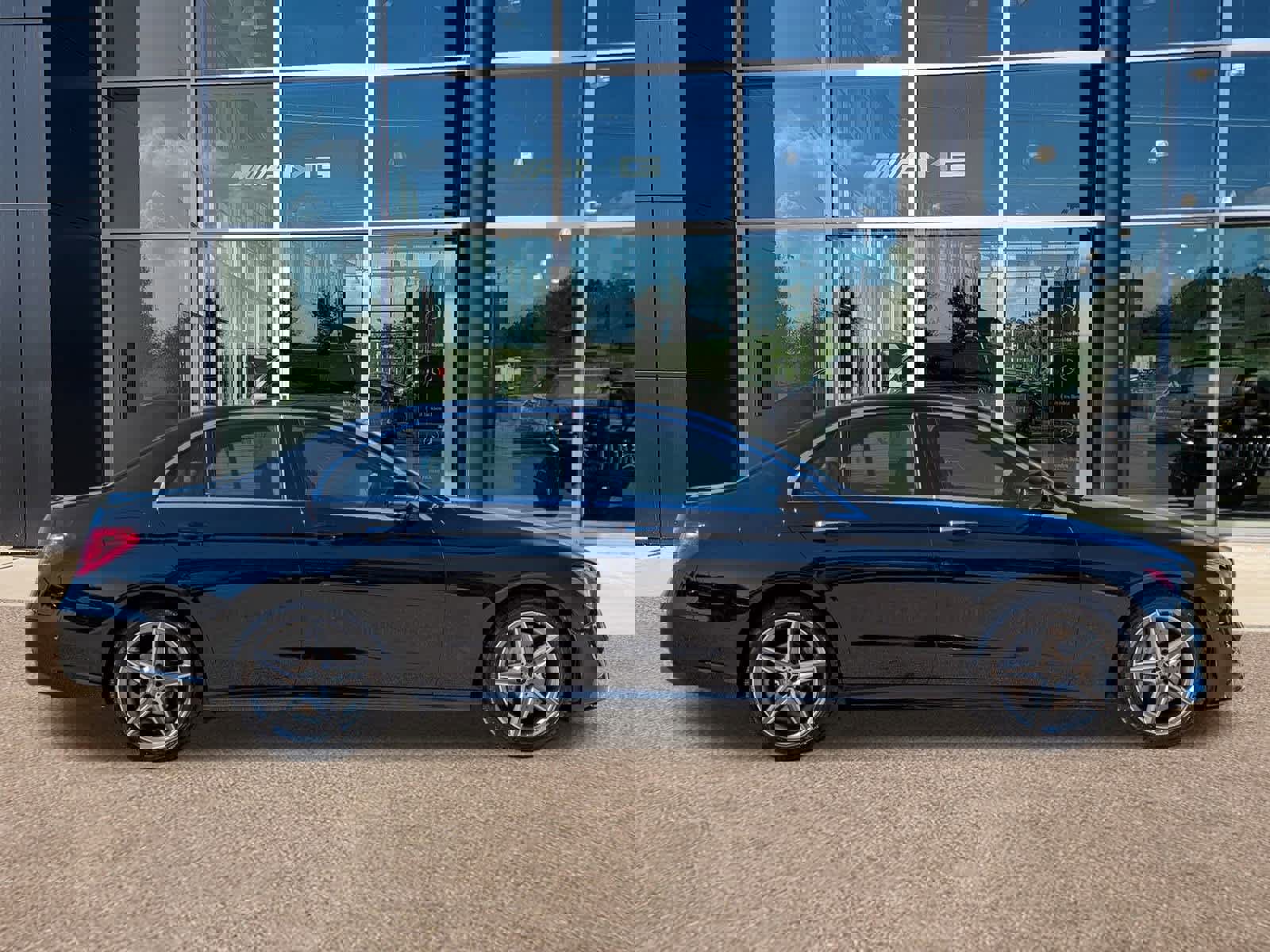 Certified 2019 Mercedes-Benz E 300 4MATIC image 4