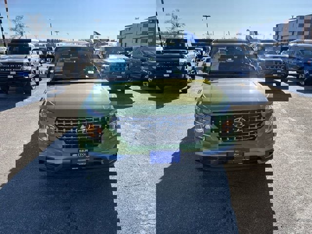 Used 2024 Hyundai Venue SEL image 2