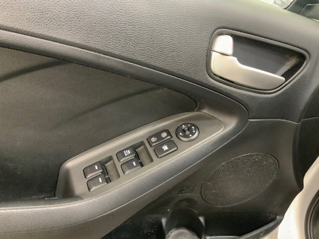 Used 2017 Kia Forte LX image 25