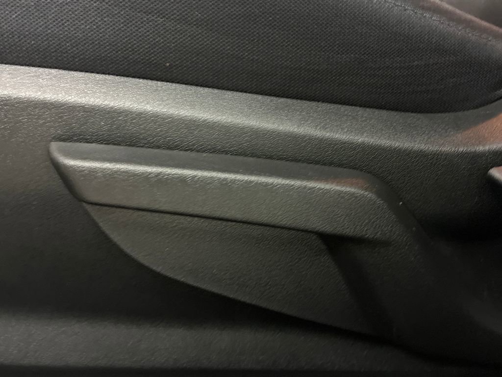 Certified 2022 Subaru Crosstrek 2.0i image 17