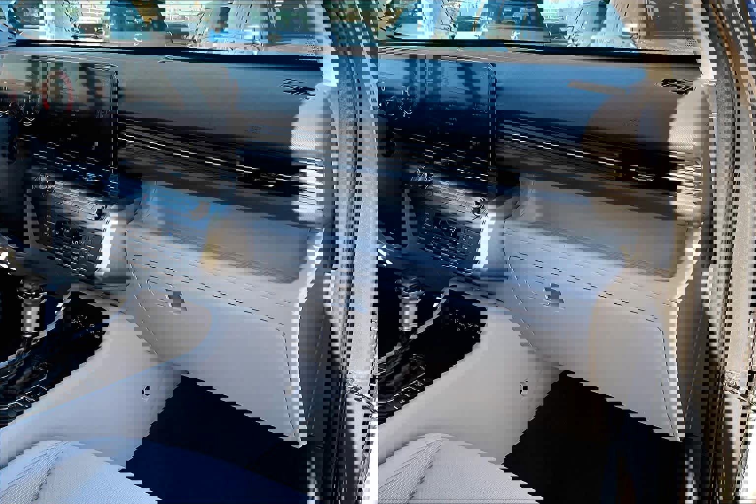 Used 2024 Hyundai Kona SEL image 17