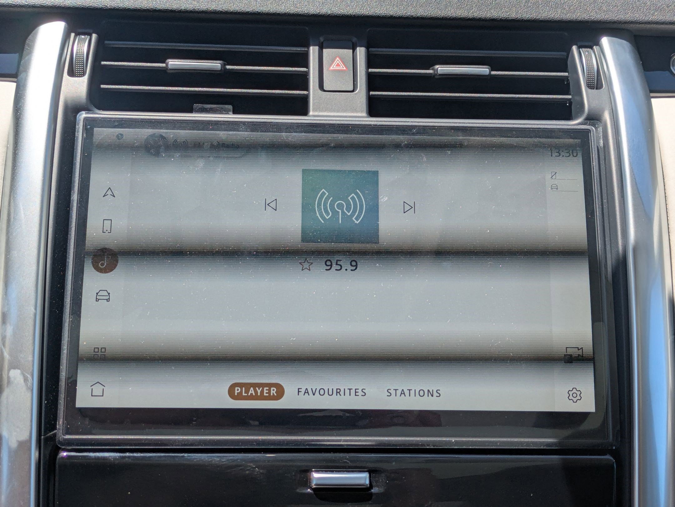 New 2025 Land Rover Discovery S image 13