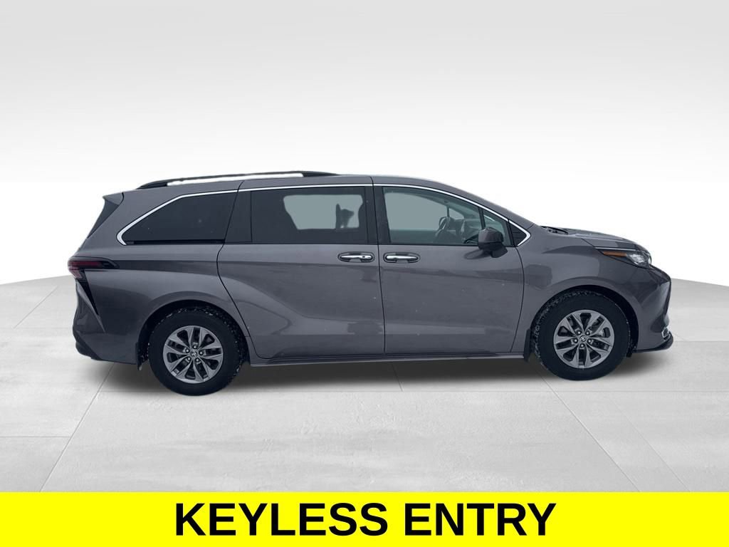 Used 2023 Toyota Sienna XLE w/ XLE Plus Package image 7