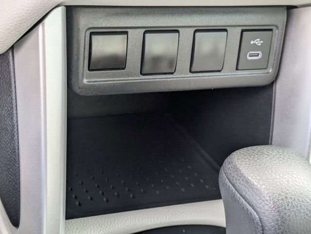 Used 2025 Toyota Corolla Cross L image 17