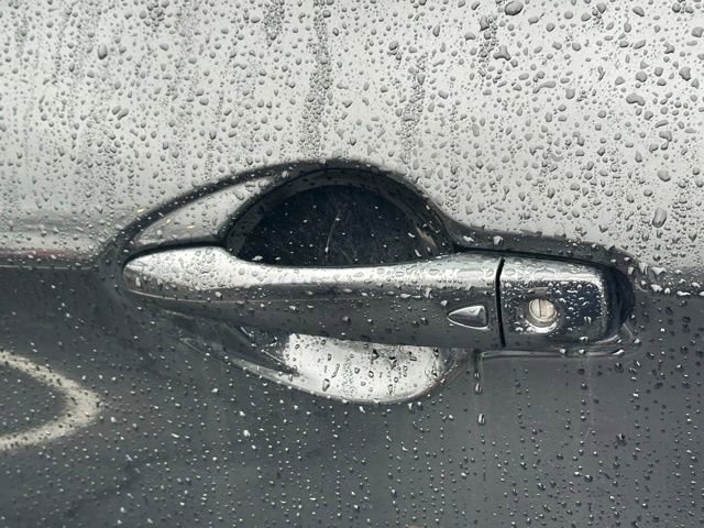 Used 2018 Nissan Rogue Sport SV AWD/4WD image 11