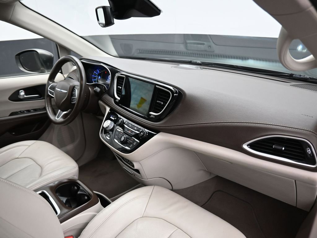 Used 2021 Chrysler Pacifica Touring-L image 65