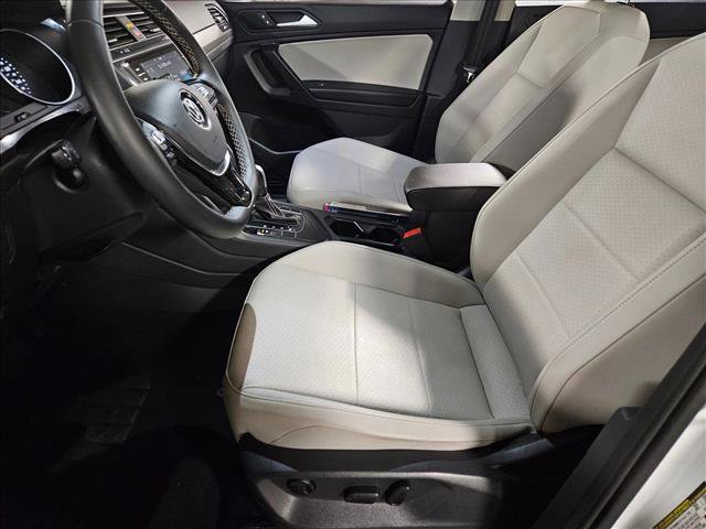 Used 2021 Volkswagen Tiguan SE w/ Panoramic Sunroof Package FWD image 16
