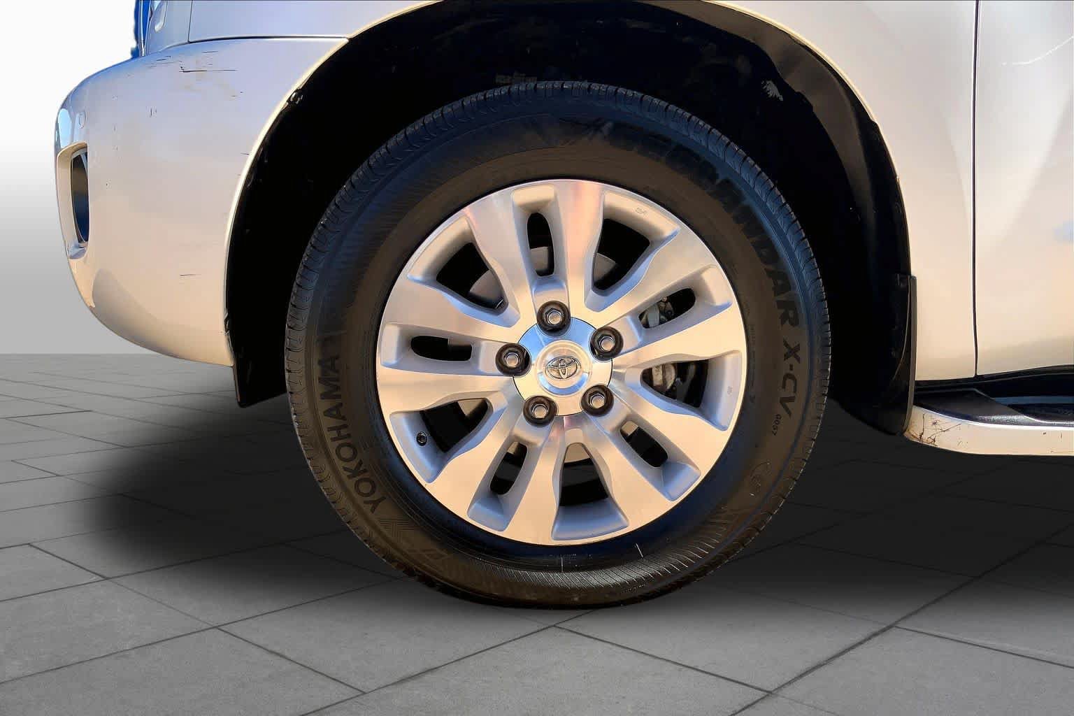 Used 2017 Toyota Sequoia Platinum RWD image 11