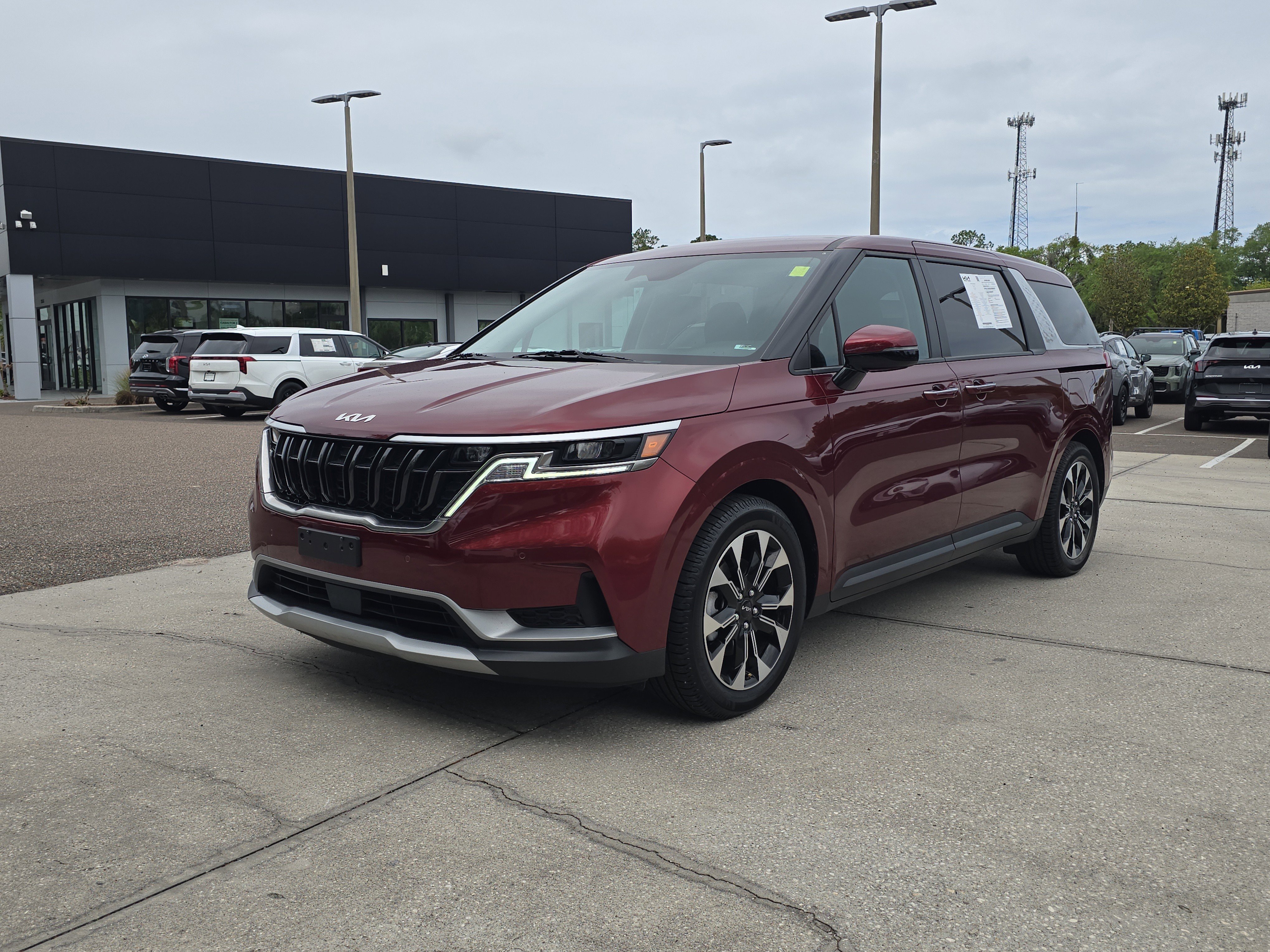 Certified 2023 Kia Carnival EX image 4