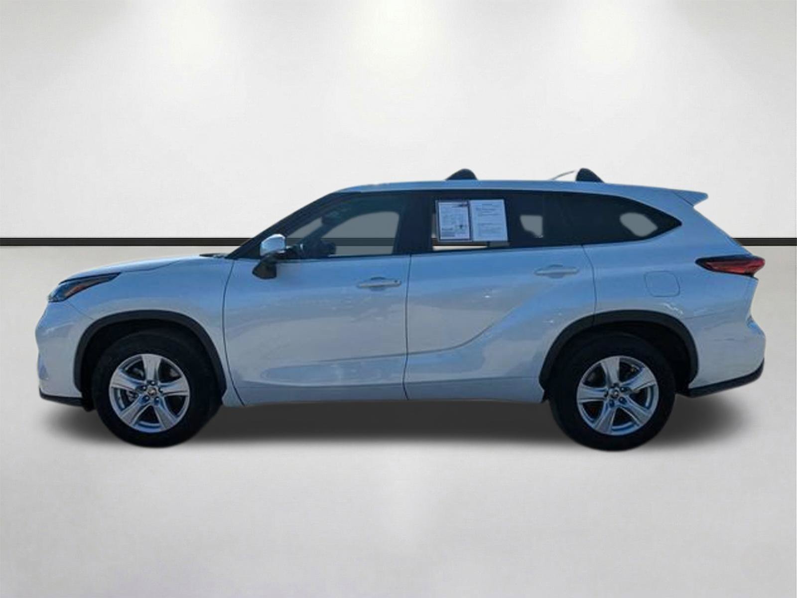 Used 2022 Toyota Highlander L FWD image 5