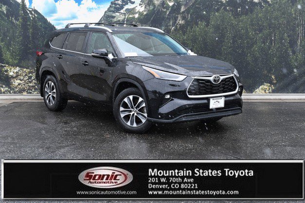 Used 2023 Toyota Highlander XLE AWD/4WD image 1