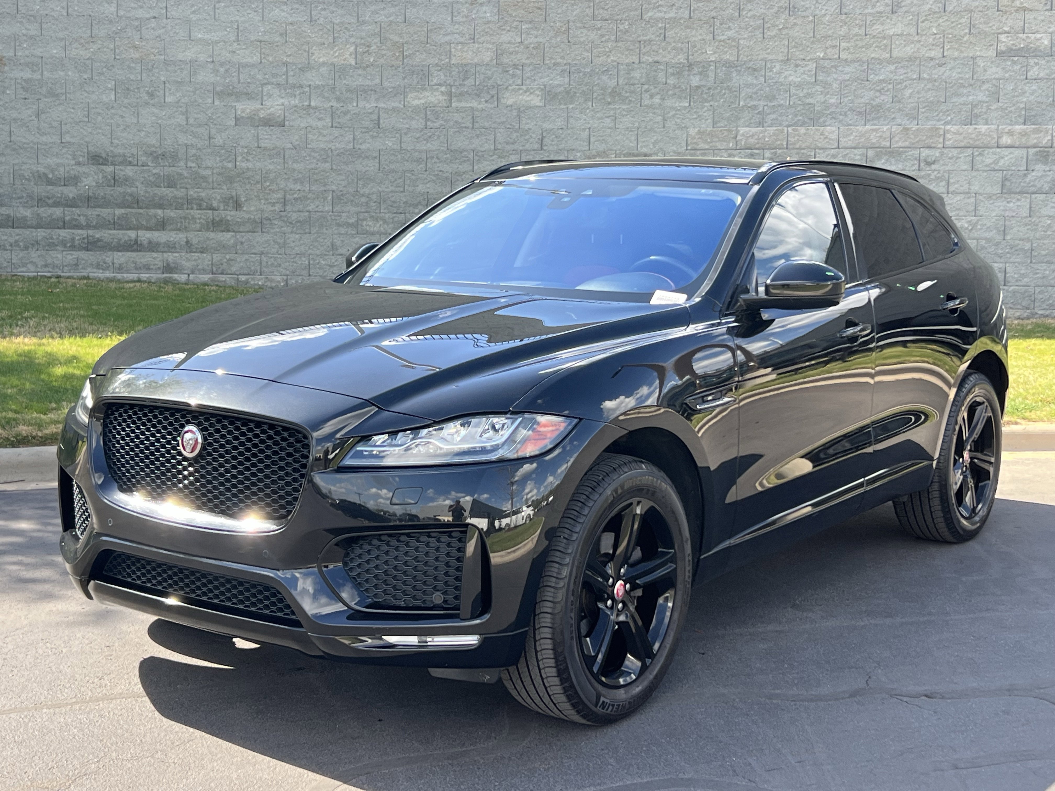 Used 2020 Jaguar F-PACE Checkered Flag image 2
