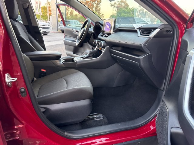 Used 2025 Toyota RAV4 XLE FWD image 34