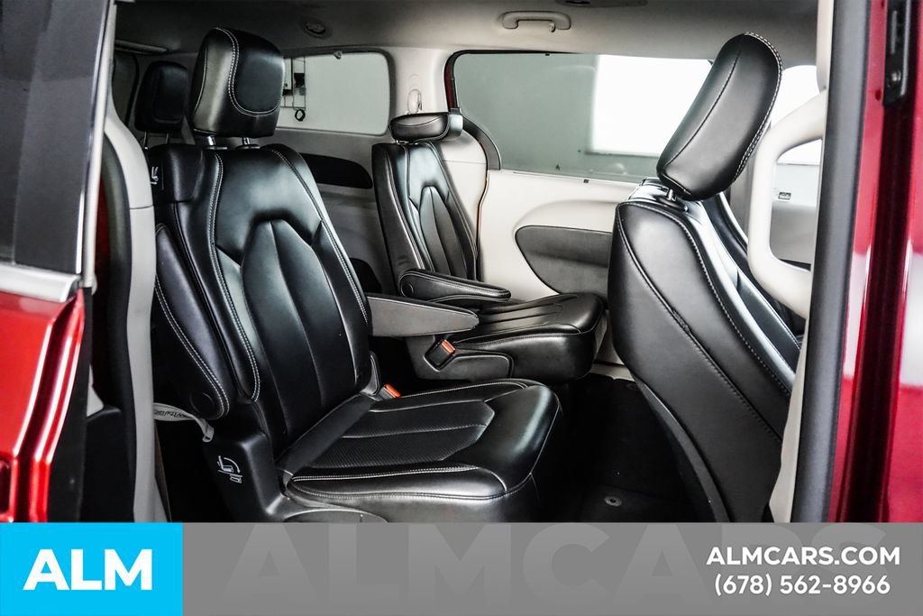 Used 2023 Chrysler Pacifica Touring-L FWD image 19