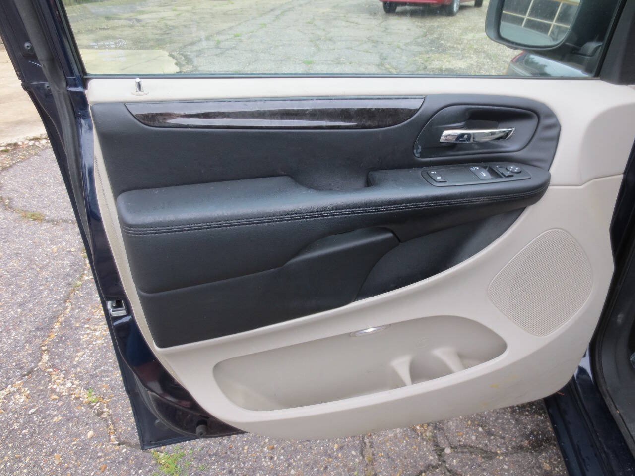 Used 2012 Dodge Grand Caravan SE FWD image 12
