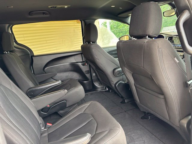 Used 2023 Chrysler Pacifica Touring FWD image 30