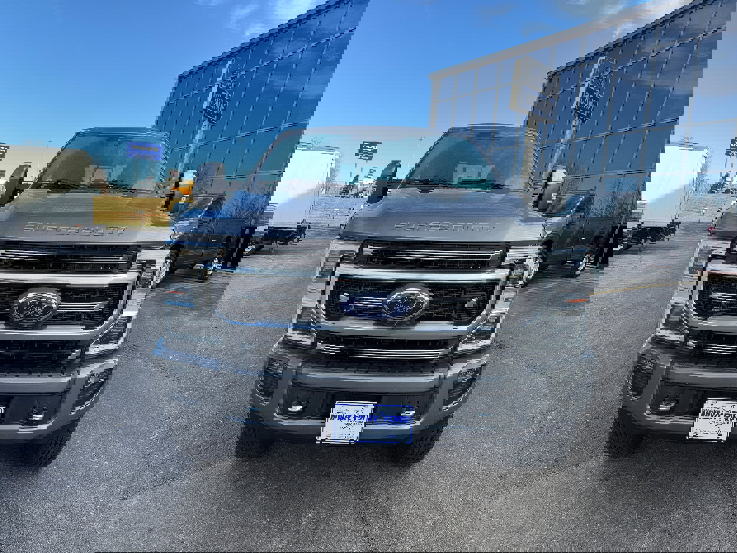 Used 2022 Ford F350 Platinum w/ FX4 Off-Road Package AWD/4WD image 5