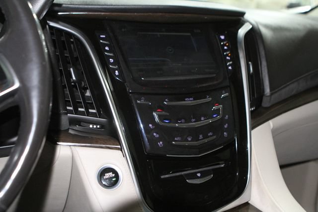 Used 2018 Cadillac Escalade ESV Luxury AWD/4WD image 22