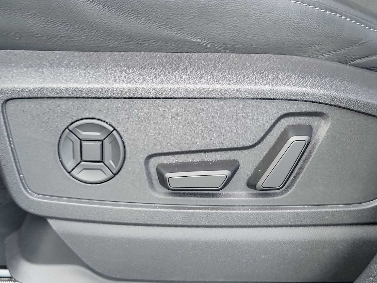 Certified 2025 Audi Q5 Premium Plus w/ Premium Plus AWD/4WD image 16