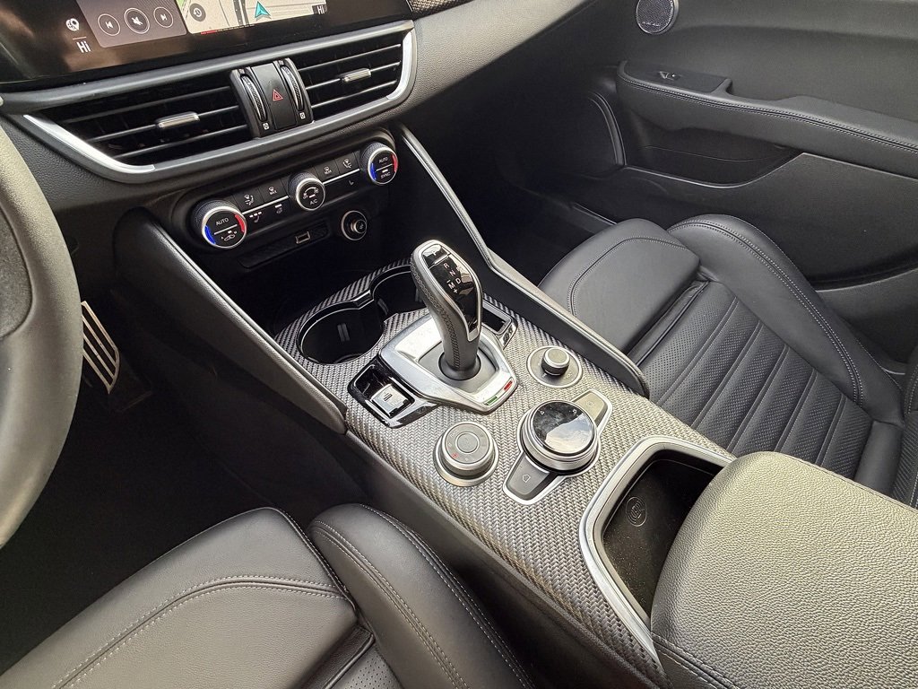 Used 2024 Alfa Romeo Giulia Quadrifoglio image 15