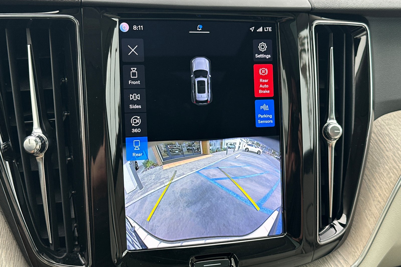 Certified 2023 Volvo XC60 B5 Plus w/ Protection Package Premier FWD image 23