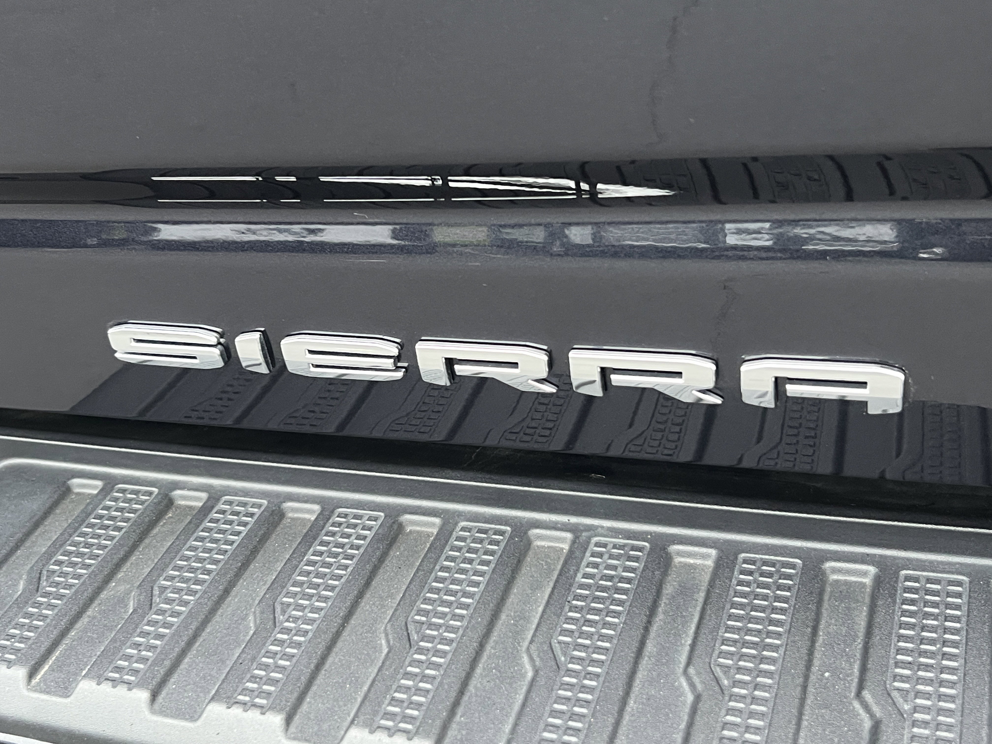 Used 2024 GMC Sierra 2500 Denali w/ Denali Reserve Package image 9